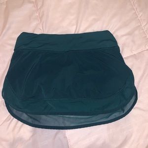 dark green lulu lemon skirt